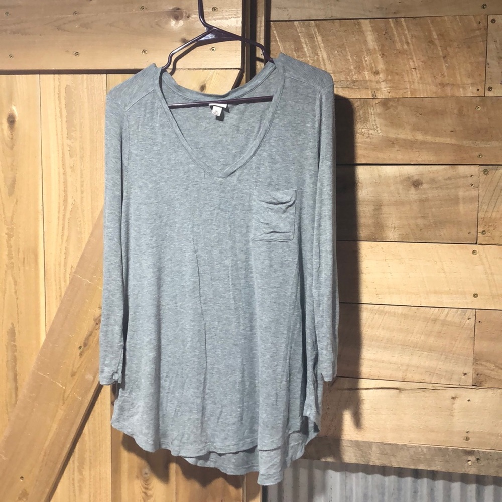 Gray, 3/4 sleeve shirt